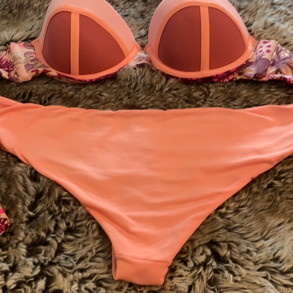 Two piece Bikini - Picture 3 of 3